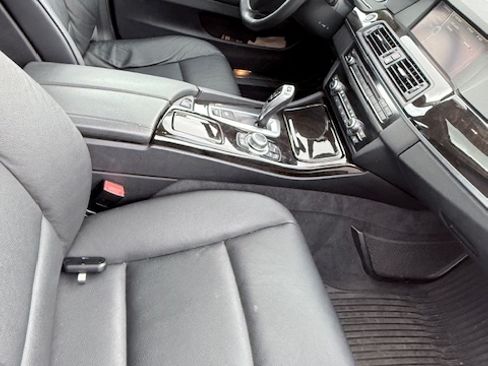 Used 2011 BMW 528i Sedan RWD image 12