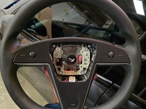 Used 2022 Tesla Model S Plaid image 17