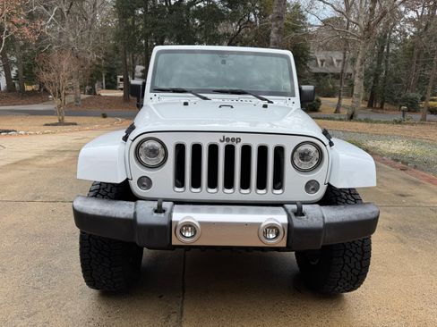 Used 2017 Jeep Wrangler Unlimited Sahara w/ Connectivity Group image 5