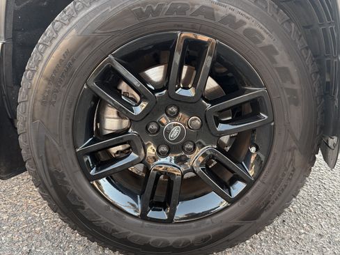 Used 2023 Land Rover Defender 110 S image 29