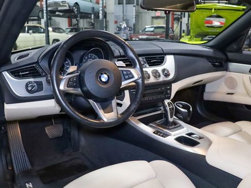 Used 2011 BMW Z4 sDrive35i image 11