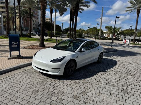 Used 2023 Tesla Model 3 Standard Range image 12