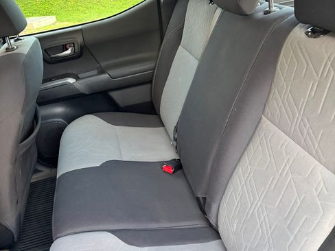 Used 2020 Toyota Tacoma TRD Off-Road w/ Technology Package image 6