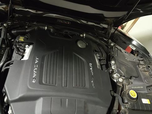 Used 2017 Jaguar F-TYPE R image 9