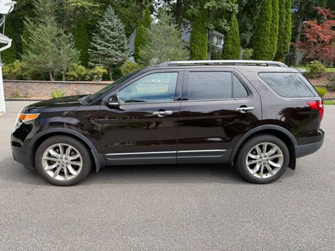 Used 2014 Ford Explorer Limited w/ Equipment Group 302A AWD/4WD image 2