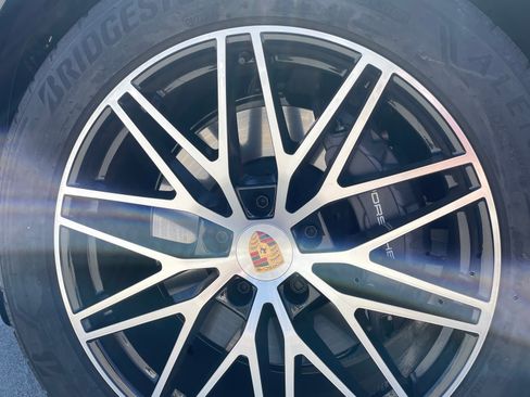 Used 2026 Porsche Cayenne Sport Utility 4D image 19