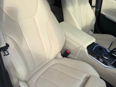 Used 2019 BMW 330i xDrive 330i xDrive Sedan 4D w/ Driving Assistance Package image 9