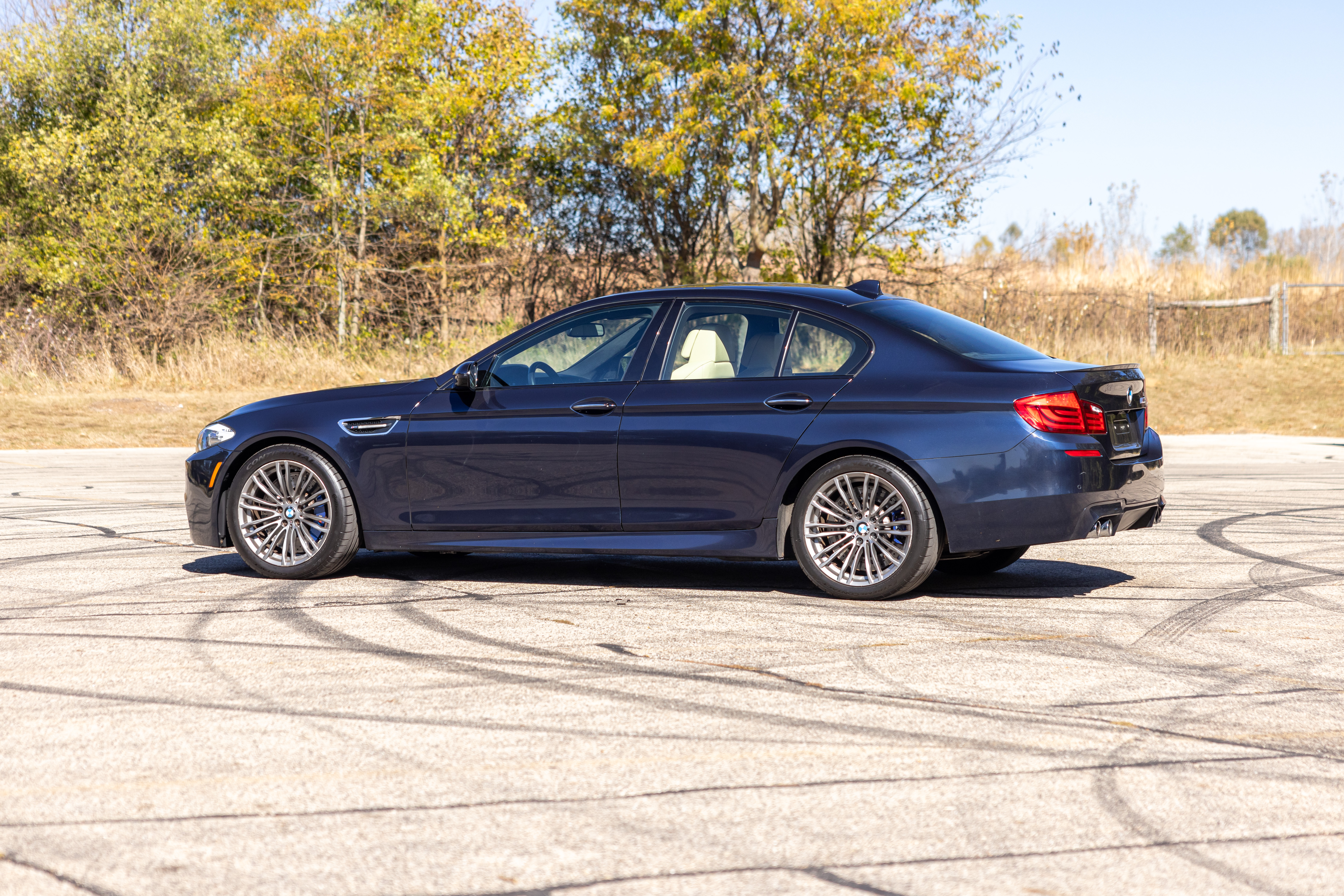 Used 2013 BMW M5 RWD image 8