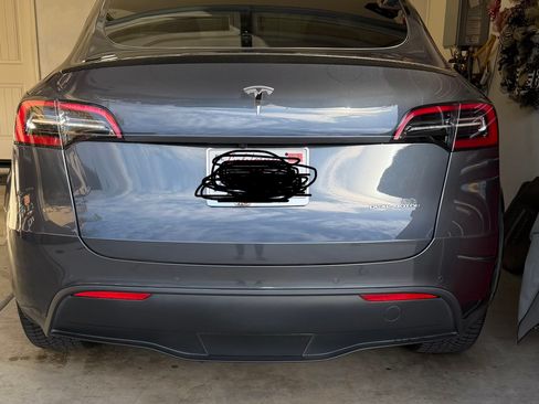 Used 2022 Tesla Model Y Long Range image 2