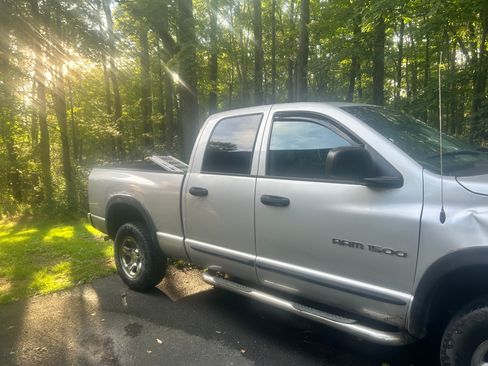 Used 2004 Dodge Ram 1500 Truck SLT w/ Quad Cab Value Group AWD/4WD image 2