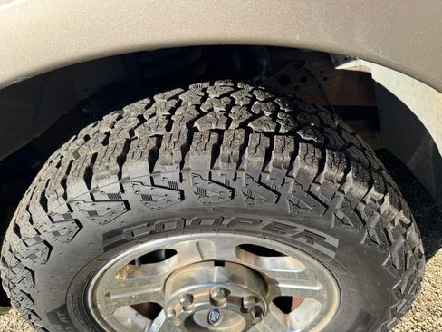 Used 2006 Ford F250 Lariat image 10