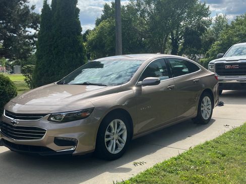 Used 2018 Chevrolet Malibu LT w/ Leather Package FWD image 1