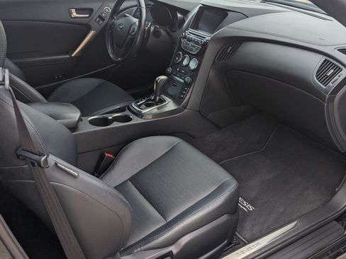 Used 2016 Hyundai Genesis Coupe 3.8 image 21