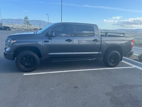 Used 2015 Toyota Tundra Limited w/ Limited Premium Package AWD/4WD image 4
