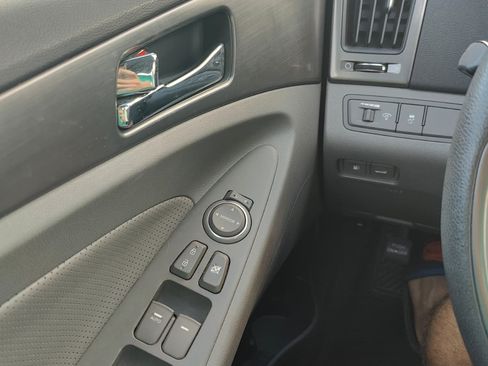 Used 2012 Hyundai Sonata Hybrid w/ Leather Pkg image 14