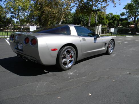 Used 2000 Chevrolet Corvette Coupe w/ Performance Handling Pkg image 5