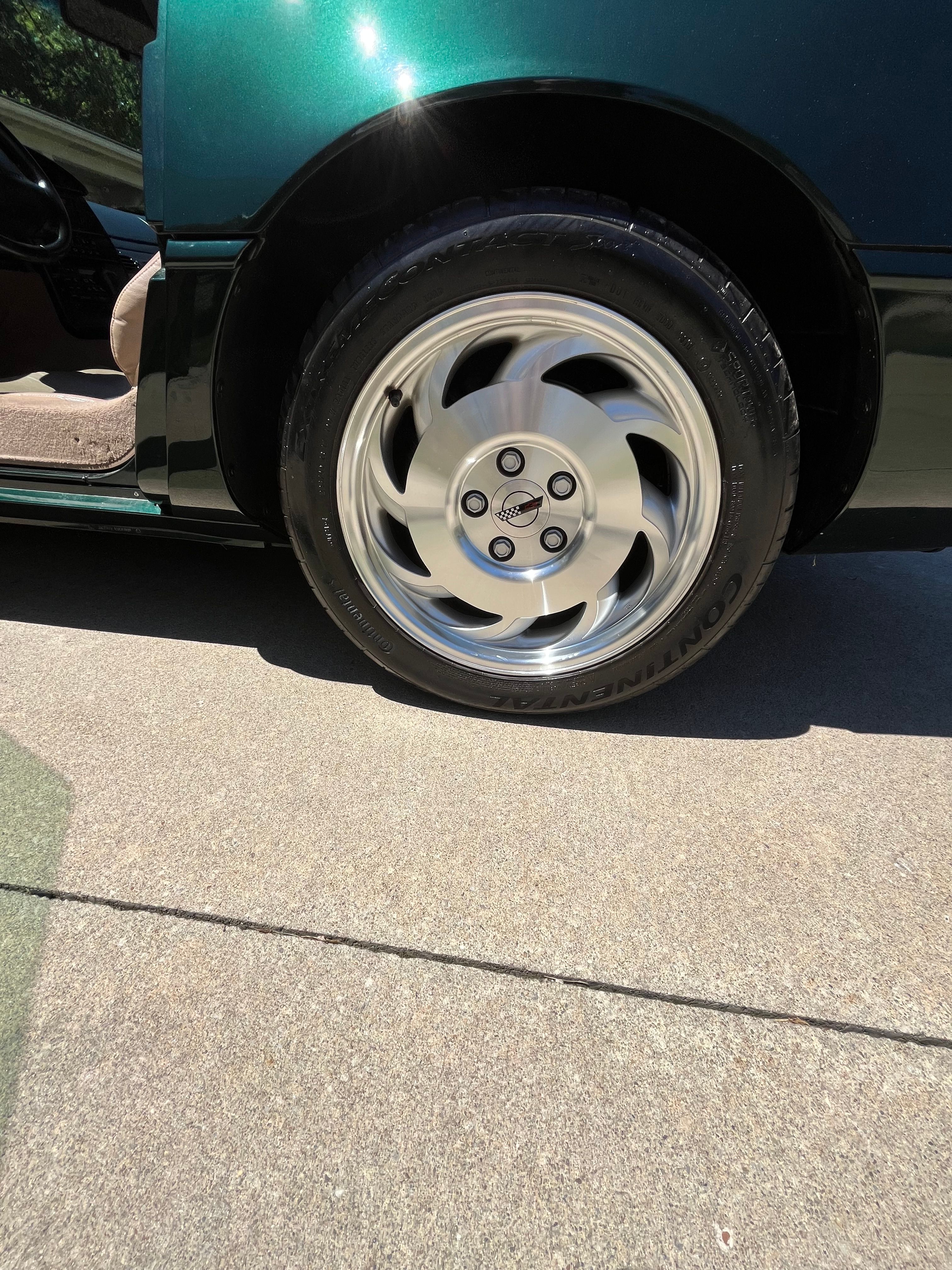 Used 1994 Chevrolet Corvette Convertible RWD image 2