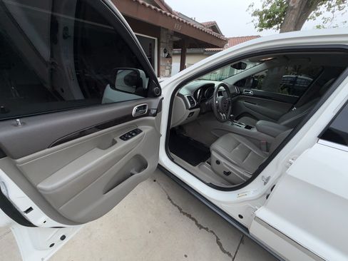 Used 2012 Jeep Grand Cherokee Laredo image 9