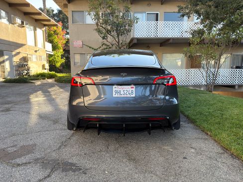 Used 2023 Tesla Model Y Performance image 6