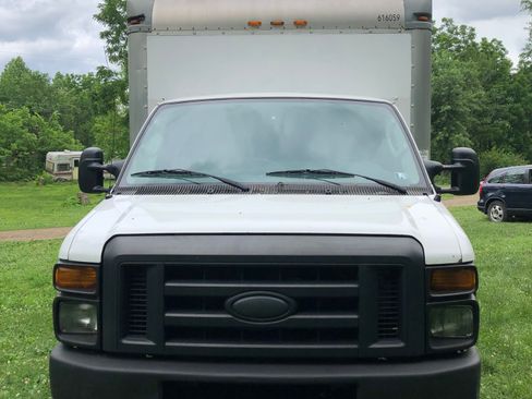 Used 2016 Ford E-350 and Econoline 350 Super Duty RWD image 13
