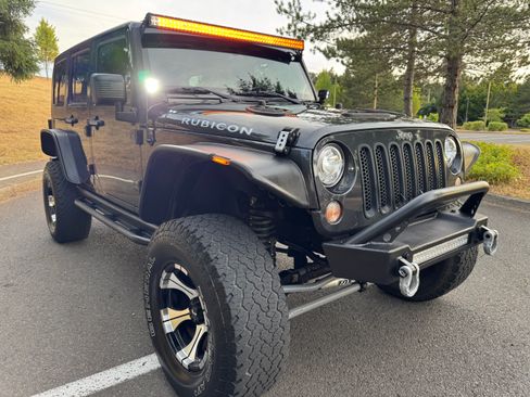 Used 2010 Jeep Wrangler Unlimited Rubicon w/ Dual Top Group AWD/4WD image 16