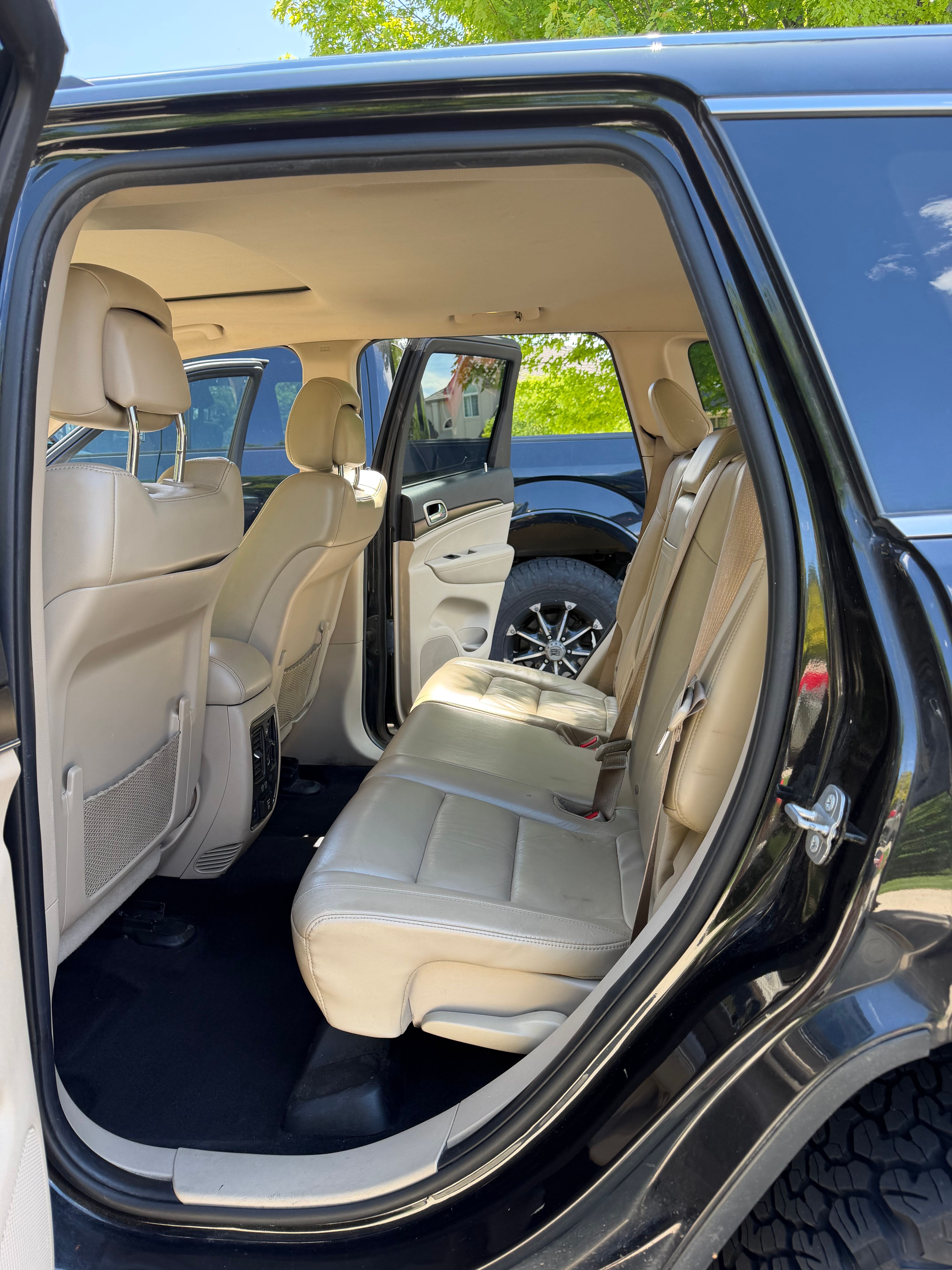 Used 2014 Jeep Grand Cherokee Limited AWD/4WD image 9