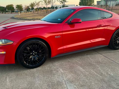 Used 2019 Ford Mustang GT Premium w/ GT Performance Package RWD image 12