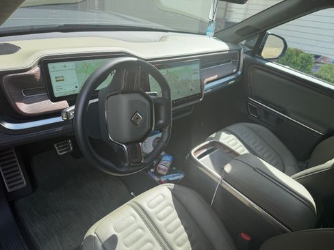 Used 2023 Rivian R1T Adventure AWD/4WD image 8