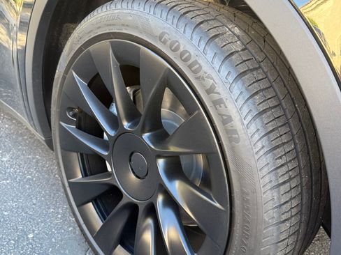 Used 2023 Tesla Model Y Long Range image 23