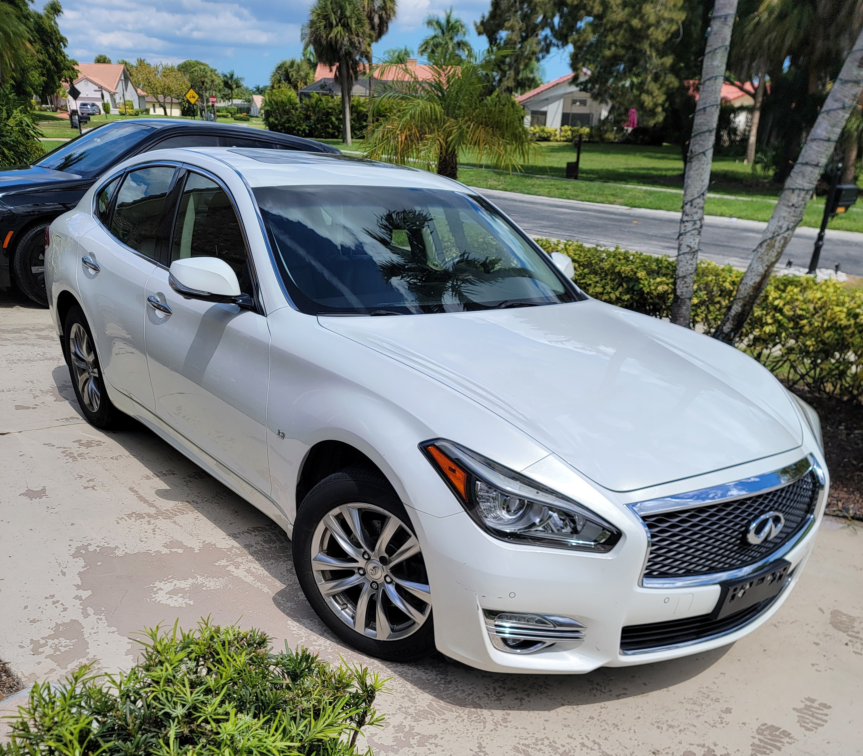 Used 2015 INFINITI Q70 3.7 AWD/4WD image 4