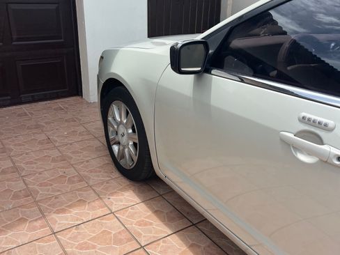 Used 2007 Lincoln MKZ image 9