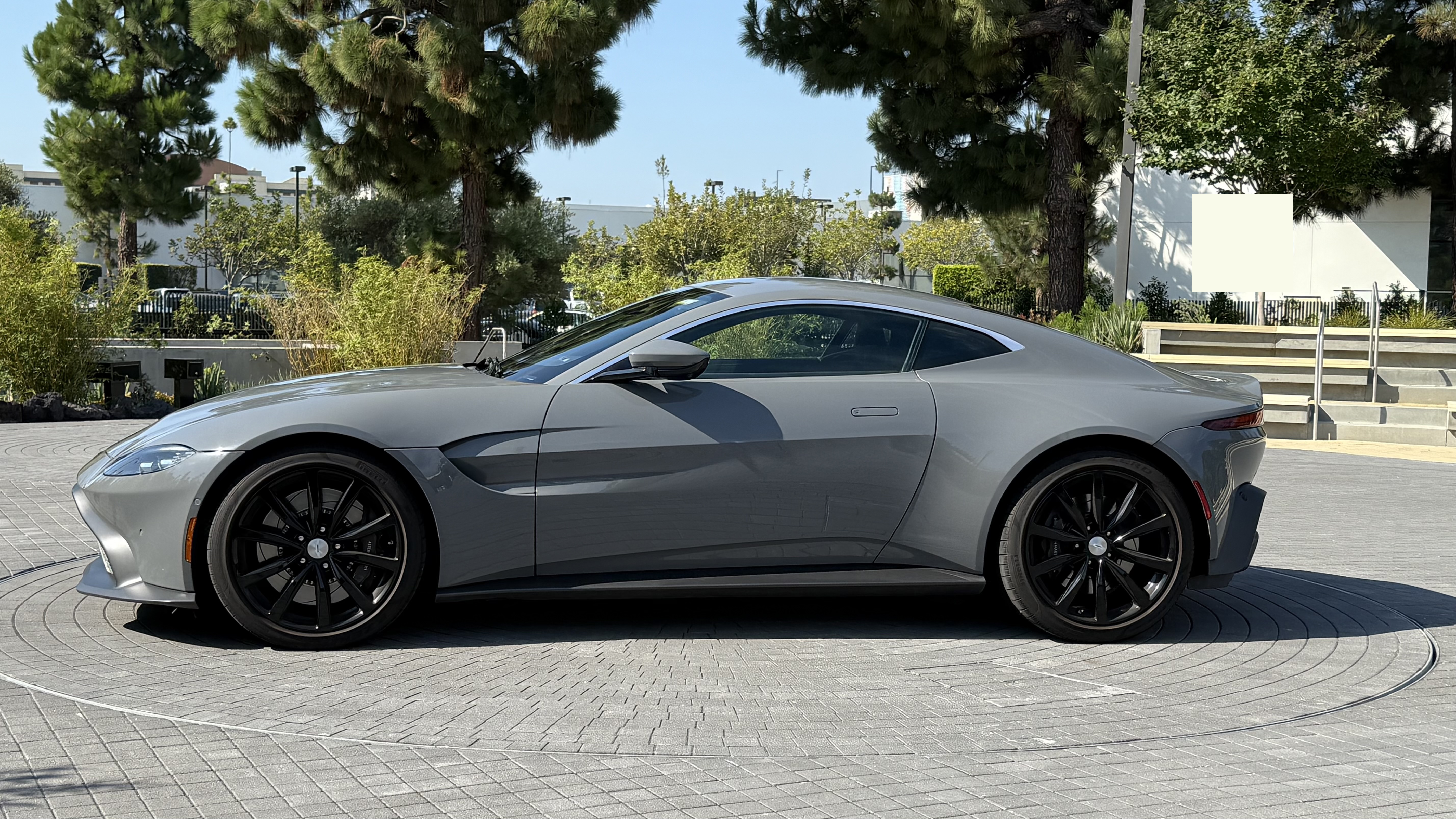 Used 2020 Aston Martin V8 Vantage Coupe RWD image 6
