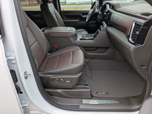 Used 2025 GMC Sierra 2500 Denali image 18