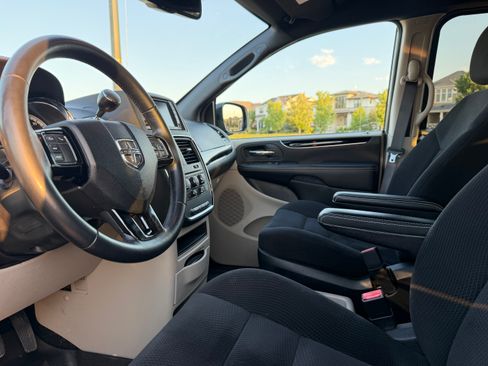 Used 2014 Dodge Grand Caravan SE FWD image 10