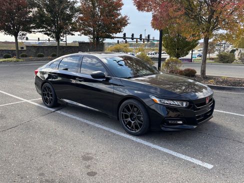 Used 2020 Honda Accord Sport image 2