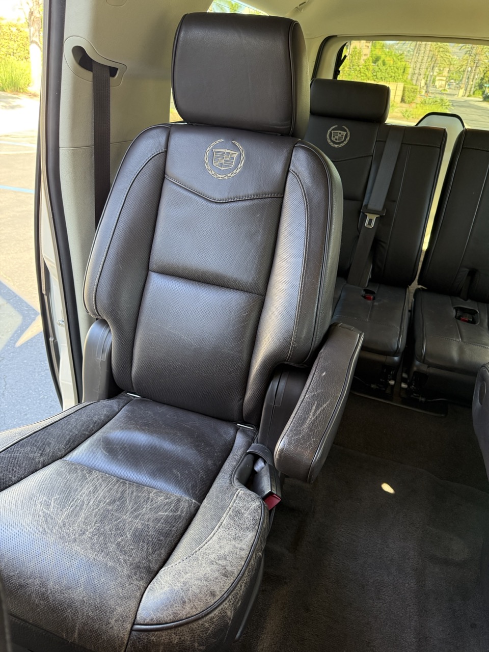 Used 2012 Cadillac Escalade ESV Platinum AWD/4WD image 19