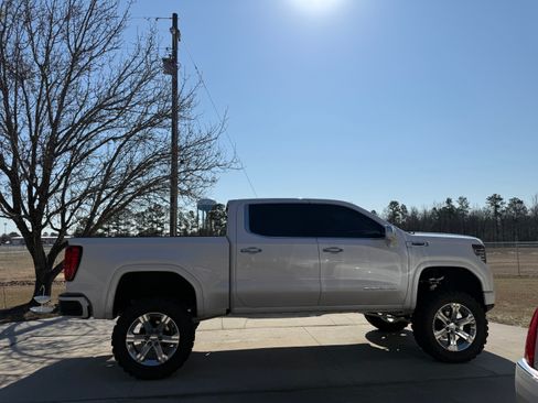 Used 2023 GMC Sierra 1500 Denali AWD/4WD image 9