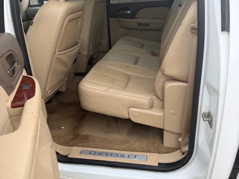 Used 2014 Chevrolet Silverado 2500 LTZ w/ LTZ Plus Package image 2