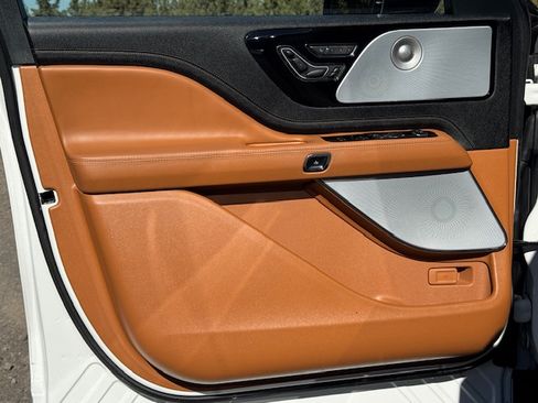 Used 2023 Lincoln Aviator Black Label w/ Dynamic Handling Package image 12