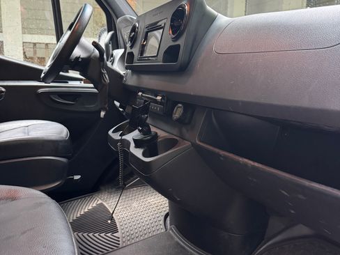 Used 2019 Mercedes-Benz Sprinter 2500 image 9