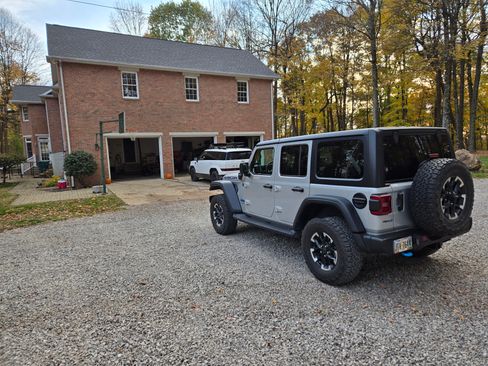 Used 2024 Jeep Wrangler Unlimited Rubicon 4xe w/ Convenience Group image 28