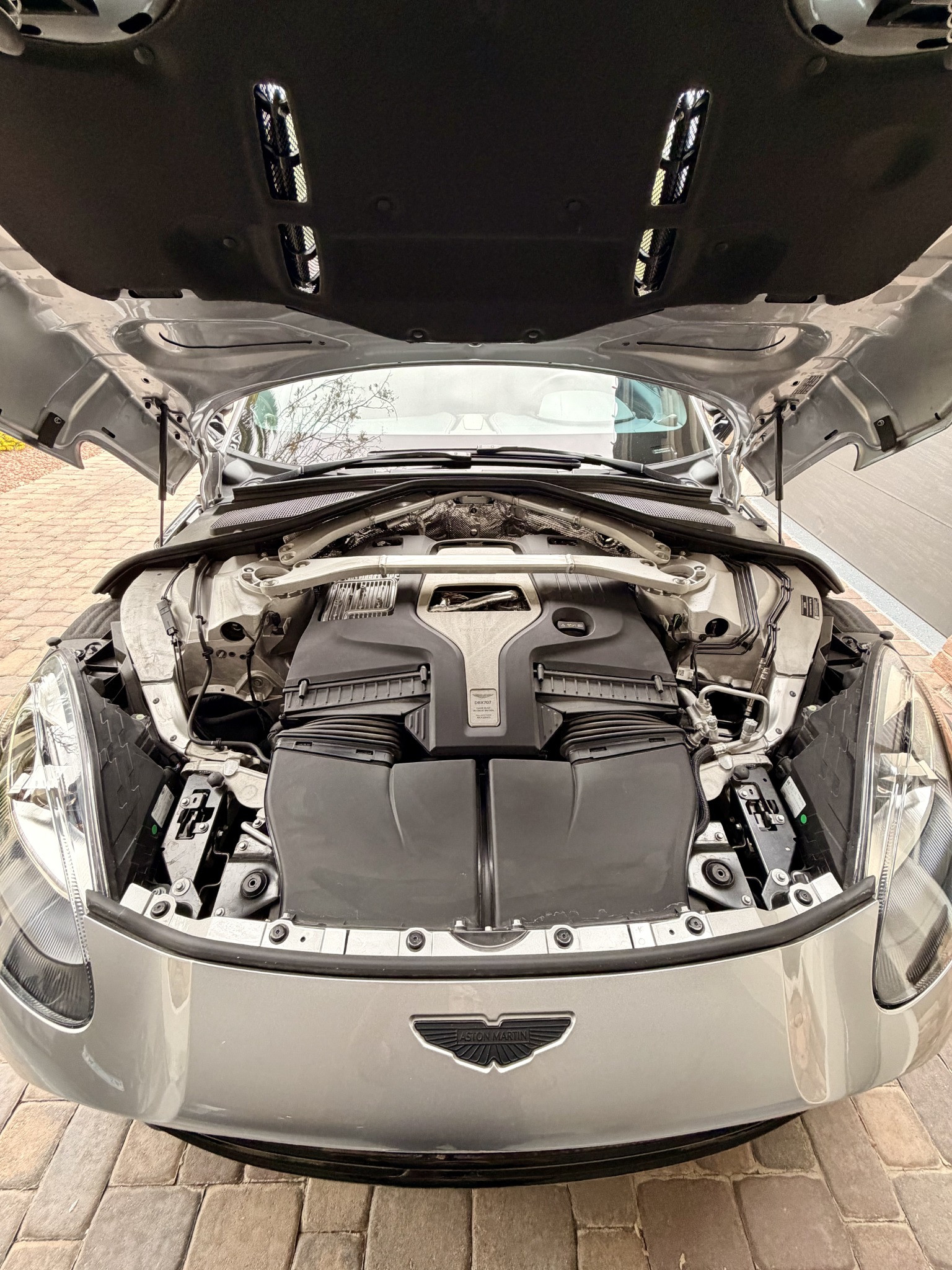 Used 2025 Aston Martin DBX 707 AWD/4WD image 8