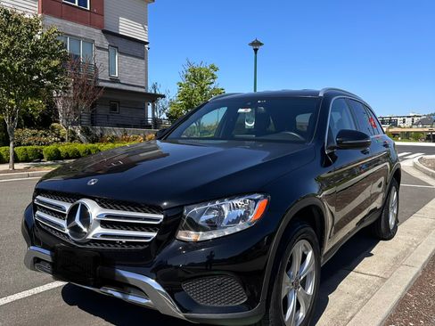 Used 2018 Mercedes-Benz GLC 300 4MATIC image 1