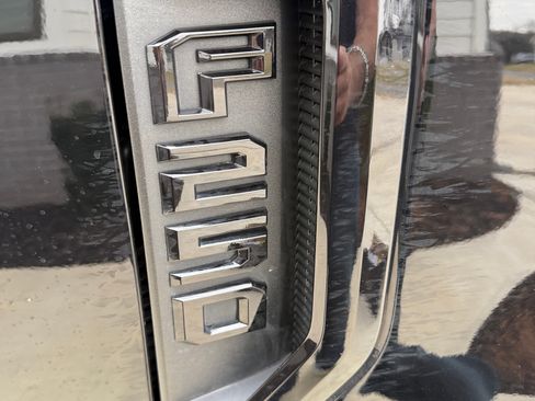 Used 2022 Ford F250 Lariat w/ Lariat Ultimate Package image 9