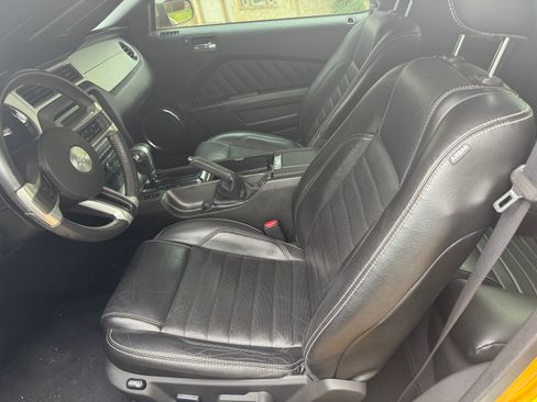 Used 2010 Ford Mustang GT Premium image 12