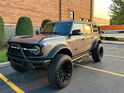 Used 2023 Ford Bronco Wildtrak image 4