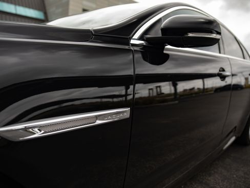 Used 2015 Jaguar XJ image 17