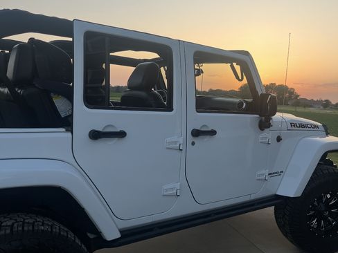 Used 2017 Jeep Wrangler Unlimited Rubicon AWD/4WD image 23