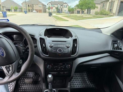 Used 2017 Ford Escape SE image 12