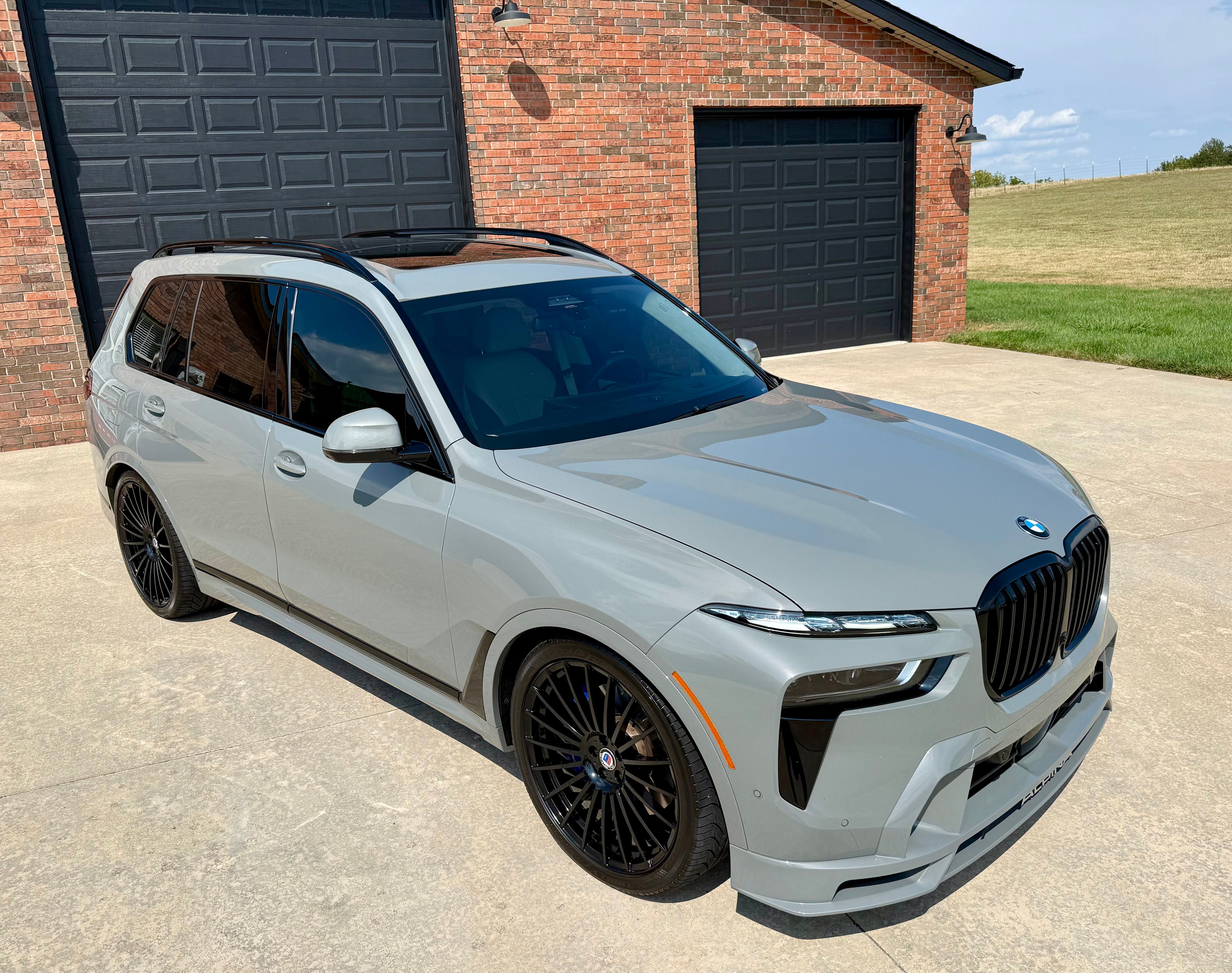 Used 2025 BMW ALPINA XB7 AWD/4WD image 1